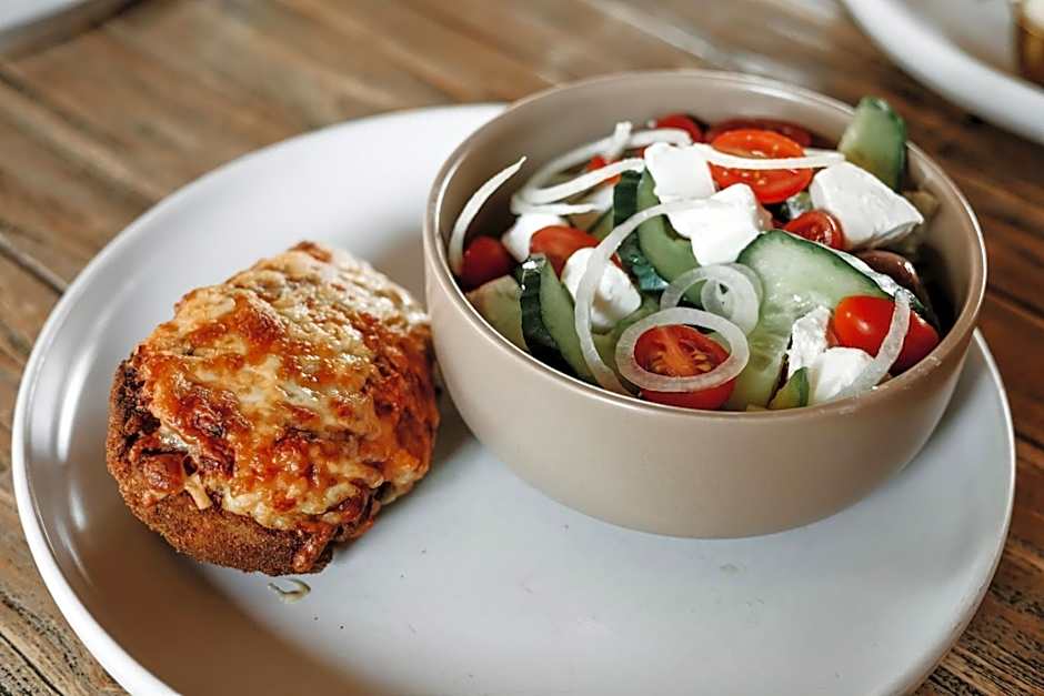 Lighthouse Guesthouse & Cafe