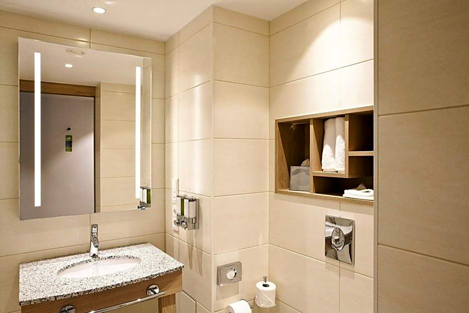 Hampton by Hilton Berlin City East Side Gallery