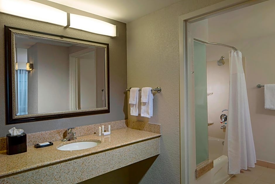 Courtyard by Marriott Fort Lauderdale Airport & Cruise Port