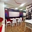Red Carpet rooms