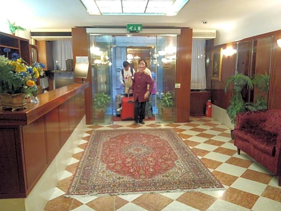 Hotel Diana
