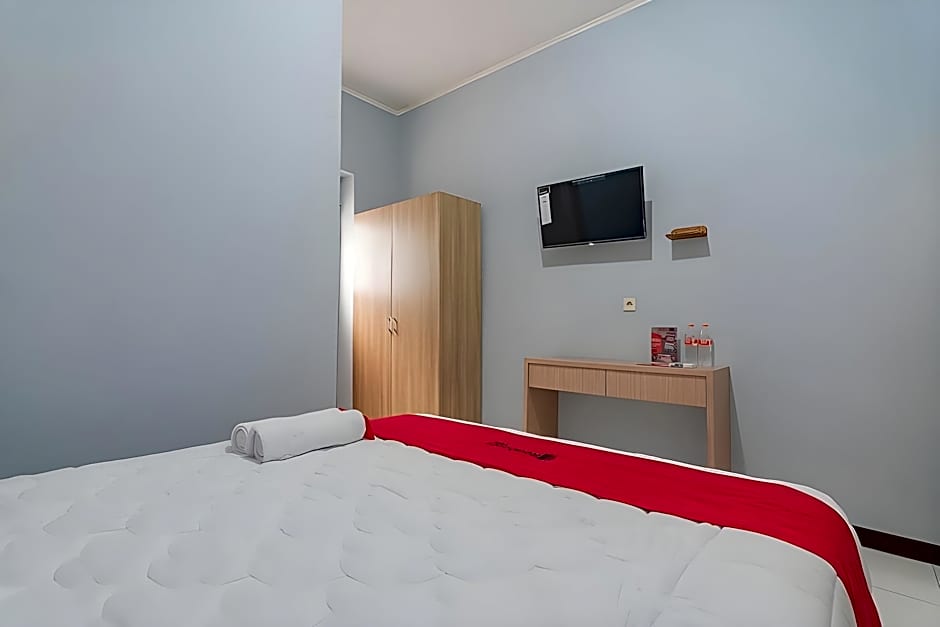 RedDoorz near Alun-Alun Garut