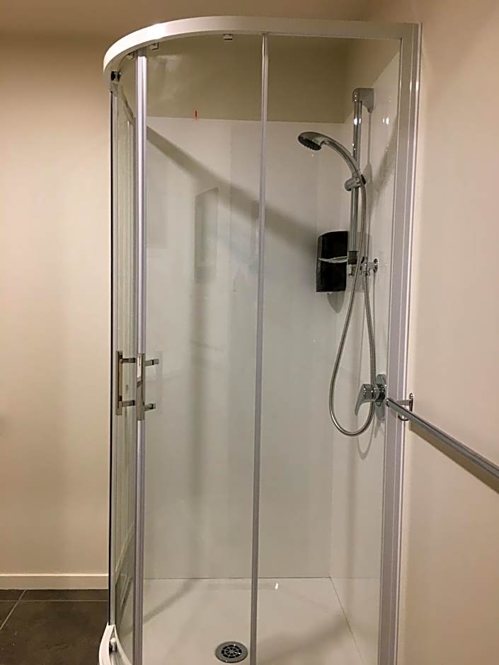 Colonial Lodge Motel