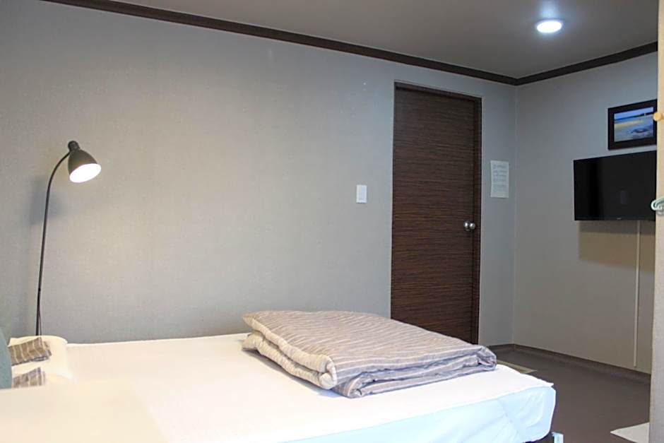 Blue Door Hostel Guesthouse