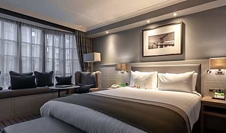 1 King Bed Feature Room Nonsmoking