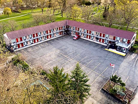 Grand Persepolis Inn