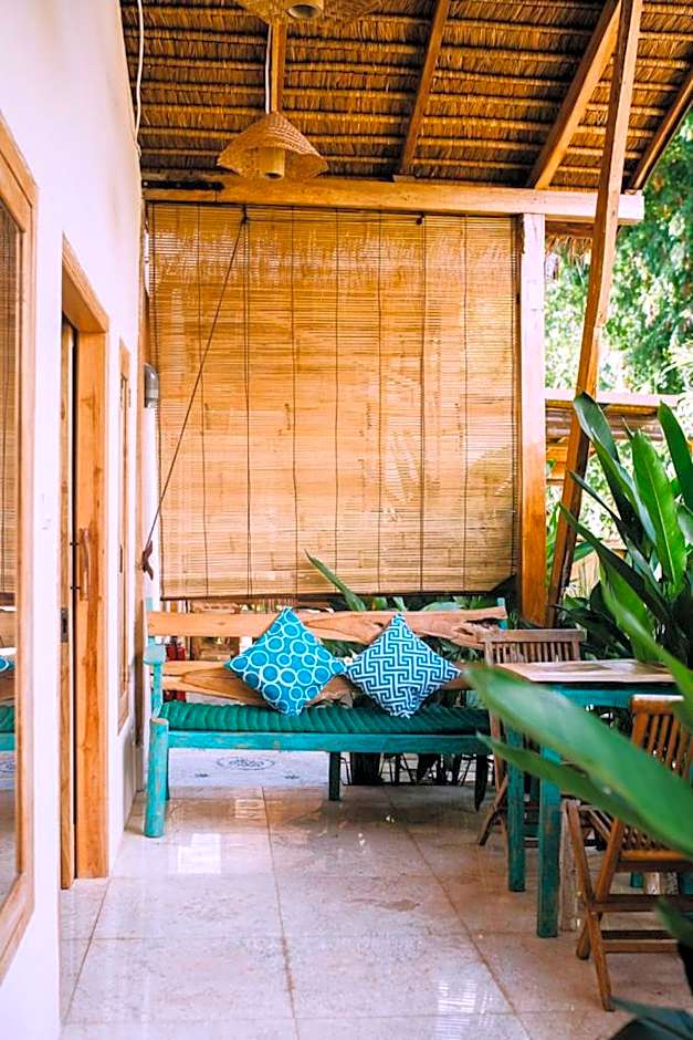 Kalyssa Beach Bungalows