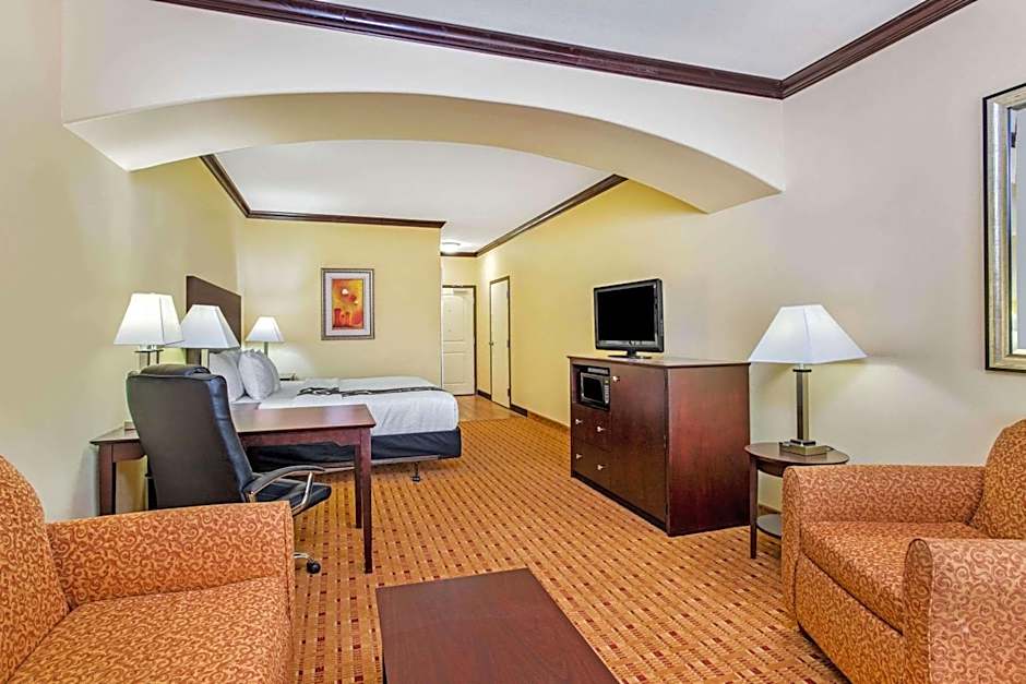 La Quinta Inn & Suites by Wyndham Ennis