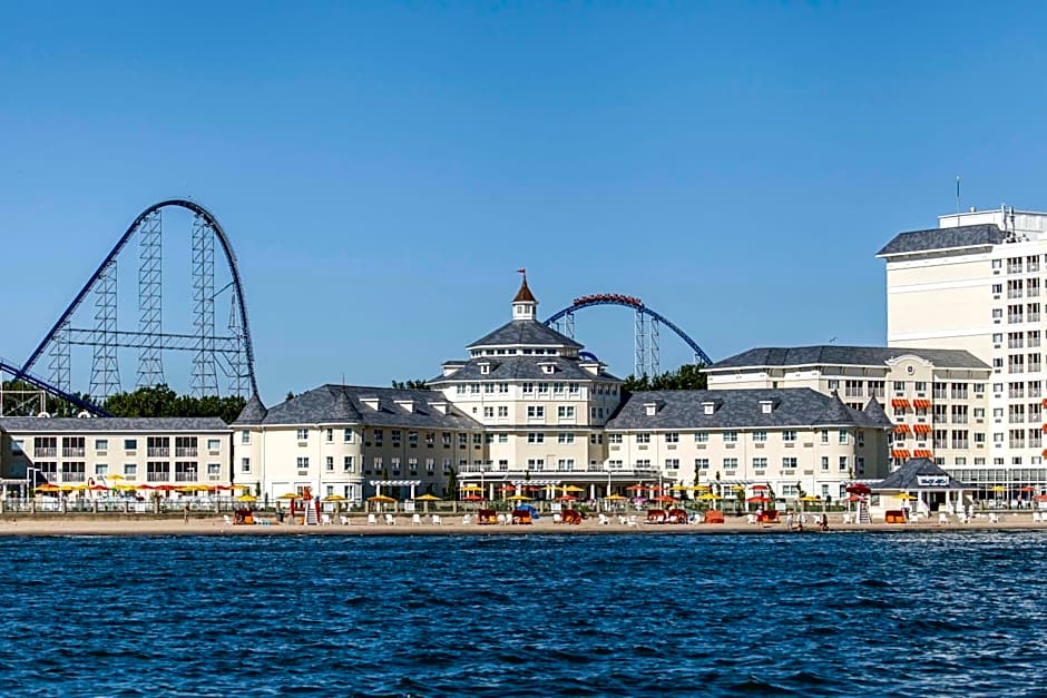 Cedar Point Hotel Breakers