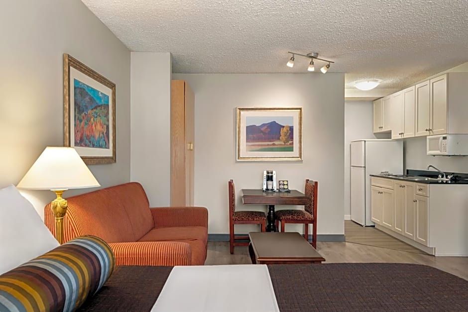 Travelodge by Wyndham Abbotsford Bakerview