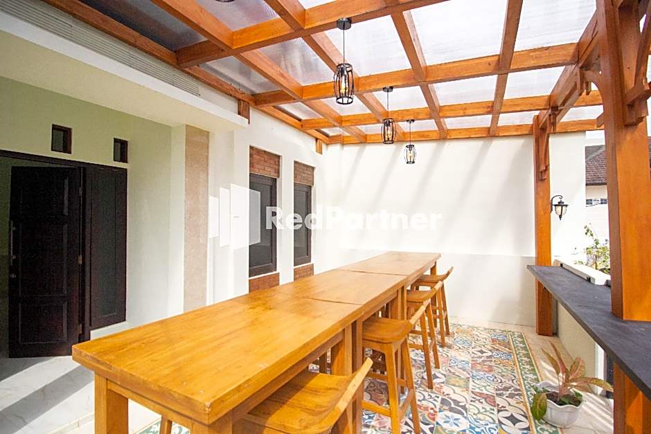 Balmoral House near Ambarukmo Plaza Mall Yogyakarta Mitra RedDoorz