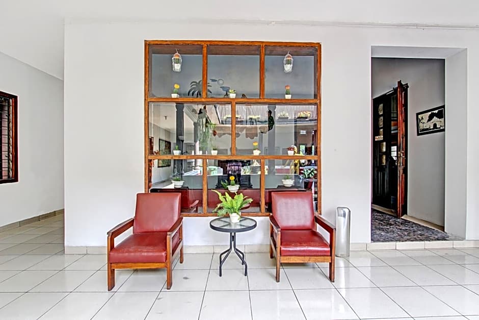 Super OYO Capital O 93240 Candra Dewi Hotel