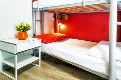 Bed in Mixed Dormitory Room (10-Bed)