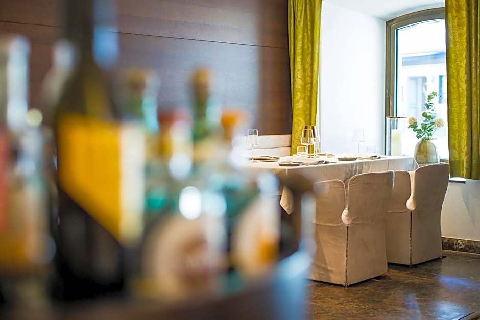 Iris Porsche Hotel & Restaurant