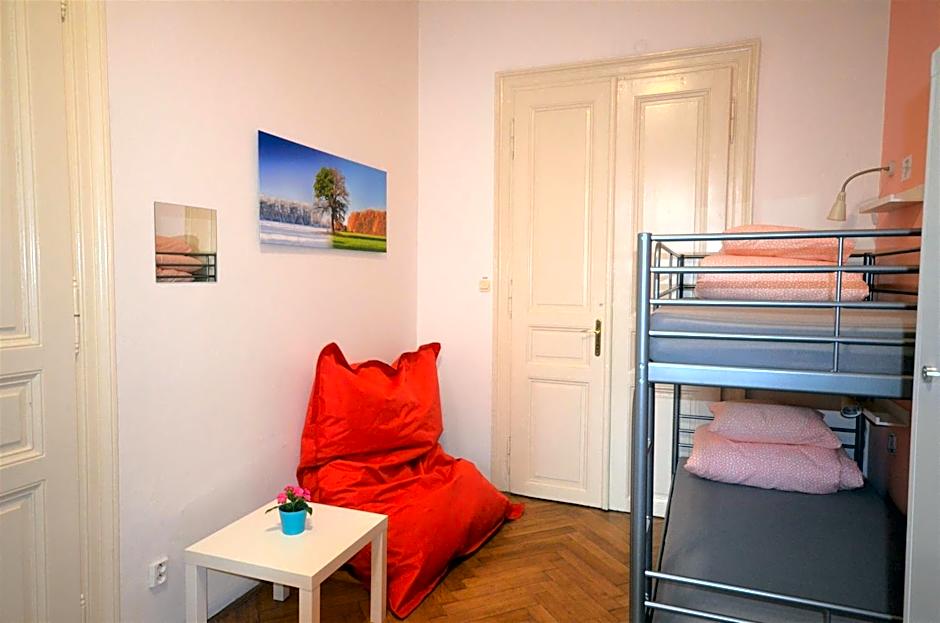 Travel&Joy backpackers