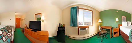 1 Queen Bed Non-Smoking