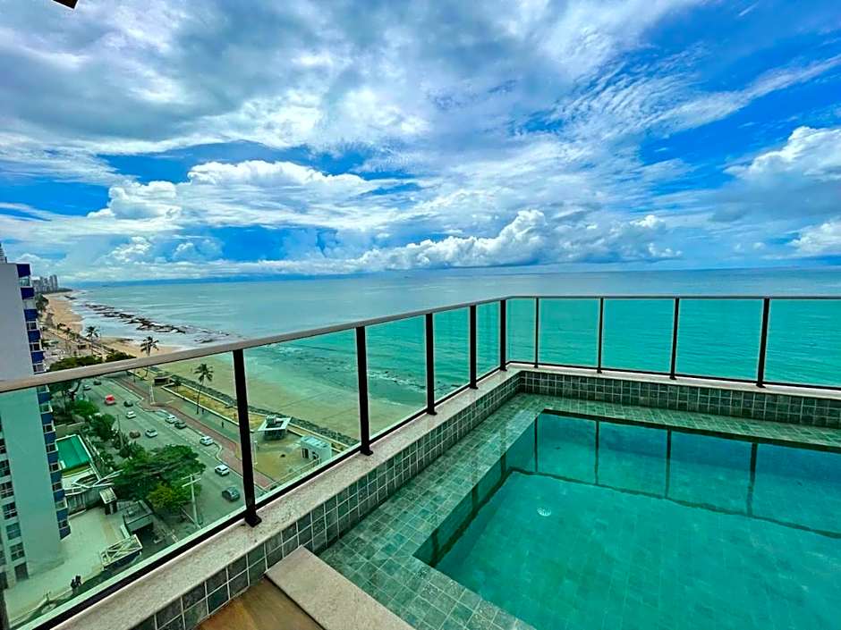 W703 · Requinte, vista e luxo a beira-mar