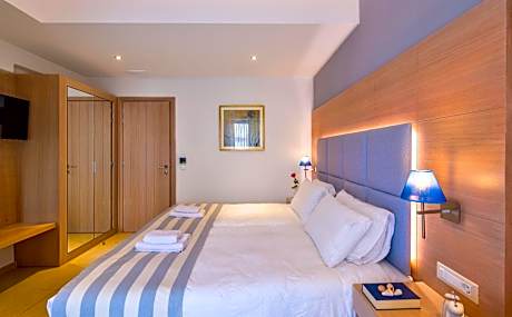 Studio - Semi Basement