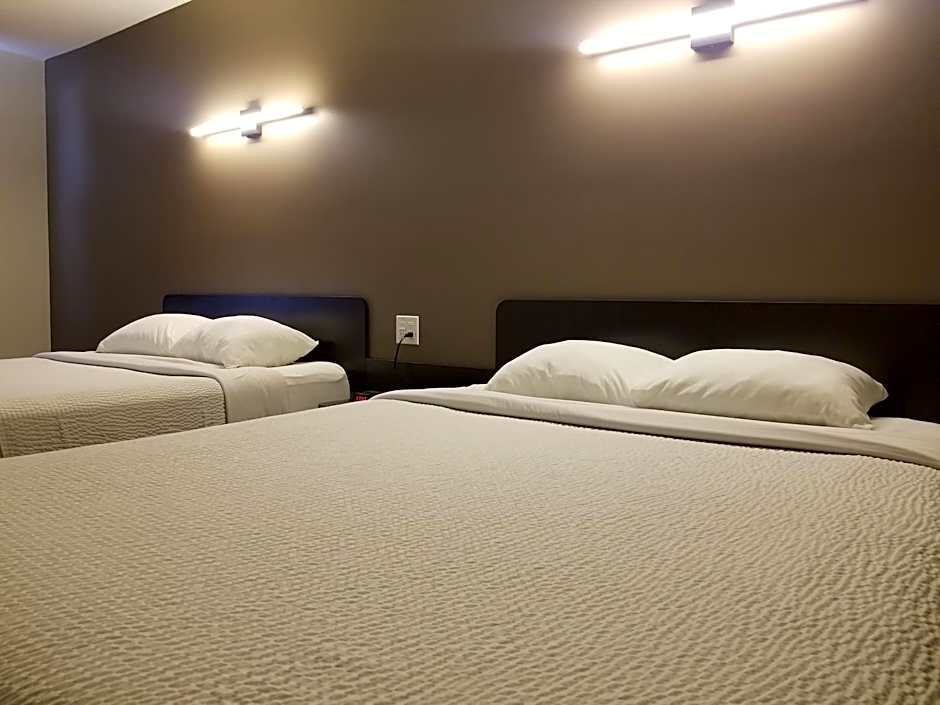 Joys Inn Innisfail, AB