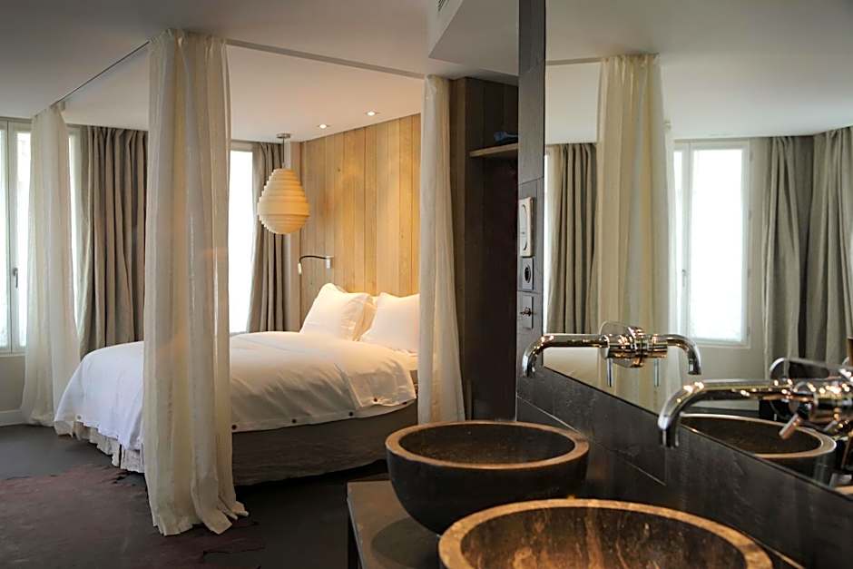 Hidden Hotel By Elegancia