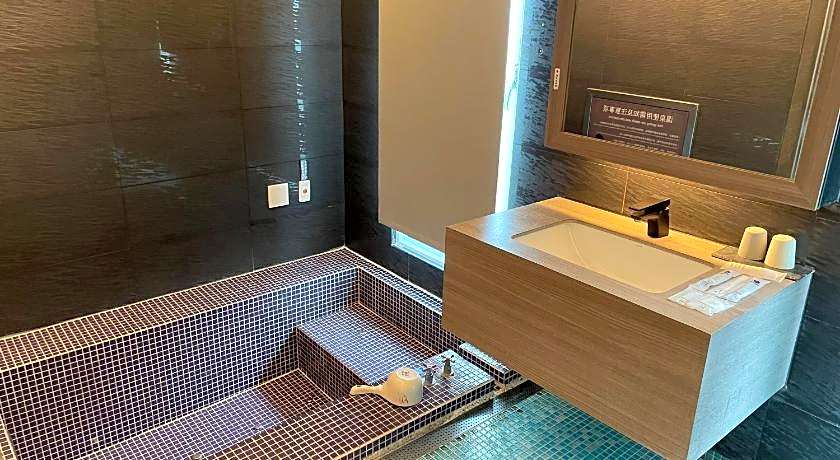 YA-NOLD HOT SPRING HOTEL