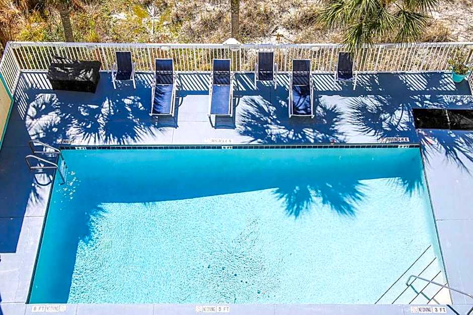 Ramada by Wyndham Panama City Beach / Beachfront