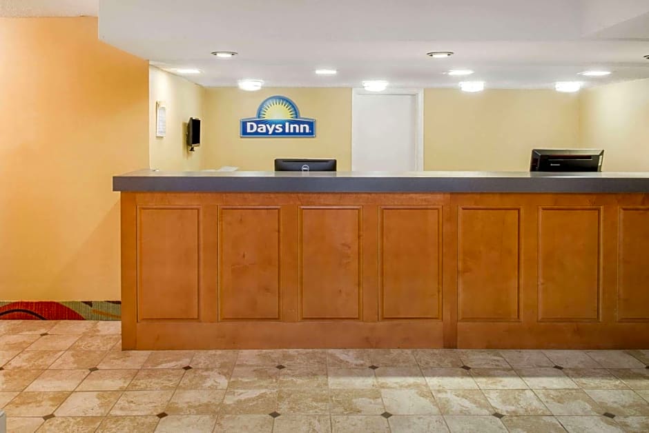 Days Inn by Wyndham Roanoke Near I-81
