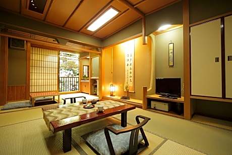 Japanese-Style Quadruple Room with Shared Bathroom