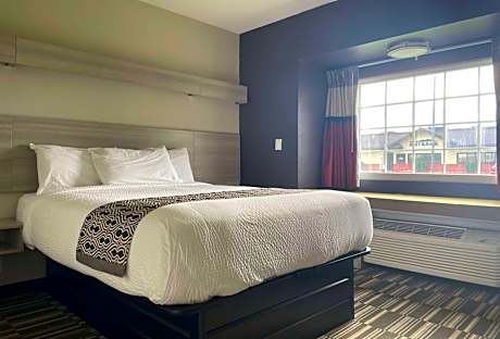 Queen Room - Non-Smoking