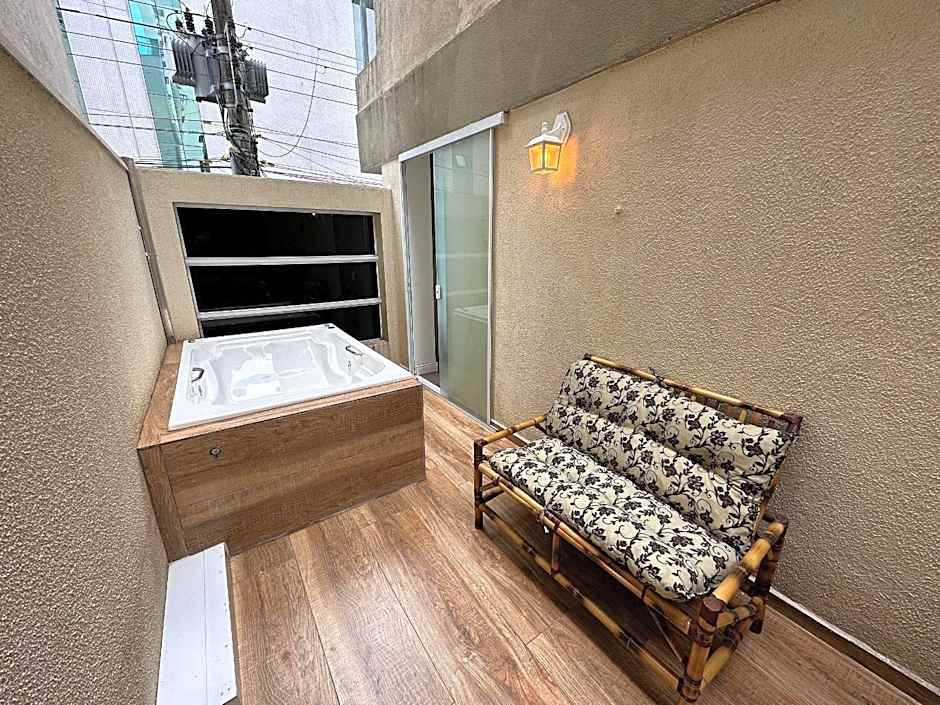 LA02- 2 Suítes +1Quarto | Jacuzzi | Churrasqueira