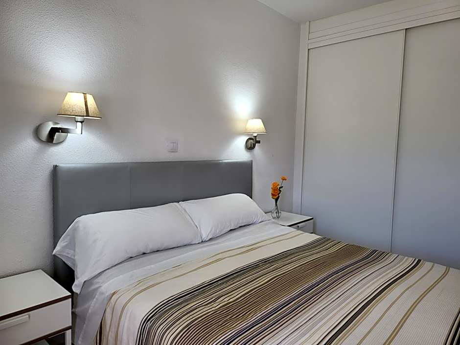 Las Camelias Apartments