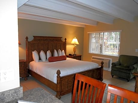 Deluxe King Suite