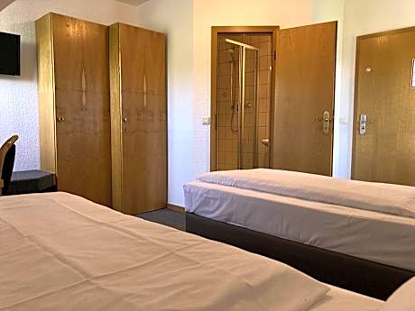 Twin Room with Shower