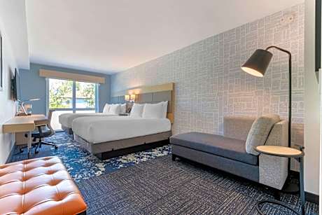 Queen Room with Two Queen Beds and Bath Tub - Mobility Accessible