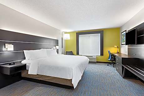 Standard King Room with Roll-in Shower - Mobility Accessible