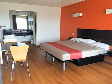 King Room - Non-Smoking