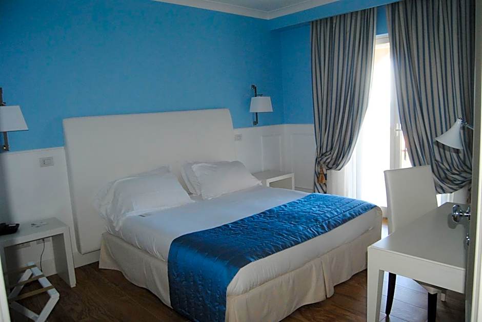 Helios Hotel
