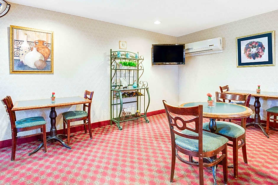 Microtel Inn & Suites by Wyndham Greensboro