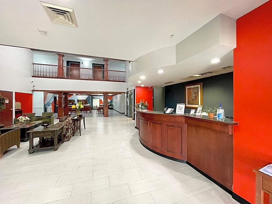 Grand Vista Hotel & Suites