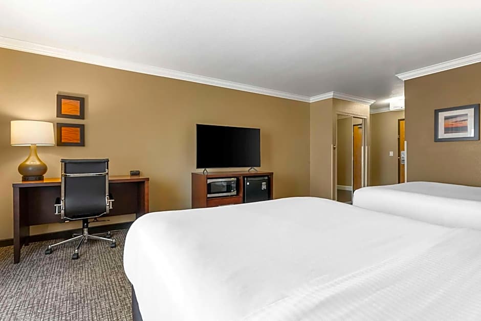 Comfort Inn & Suites Redwood Country