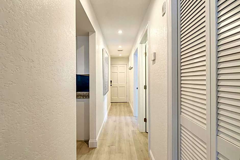 Absolute Anna Maria-Private Beach Access-Heated Pool-Water Views From Every Room