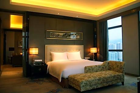 King Room with Roll-In Shower - Disability Access