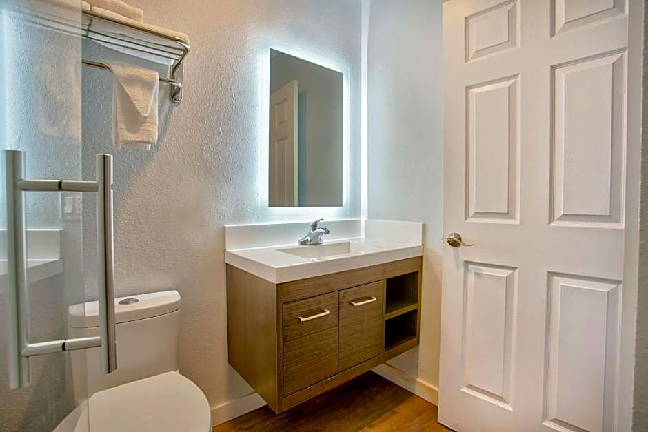 Studio 6 Suites - Albany, OR