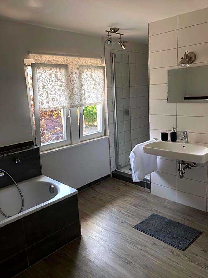 ZUM BAHNHÖFLE Restaurant & Hotel - Albbruck Am Rhein