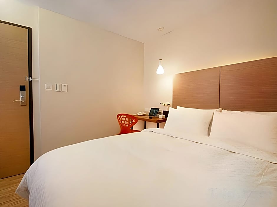 CHECK inn Express Taipei Station