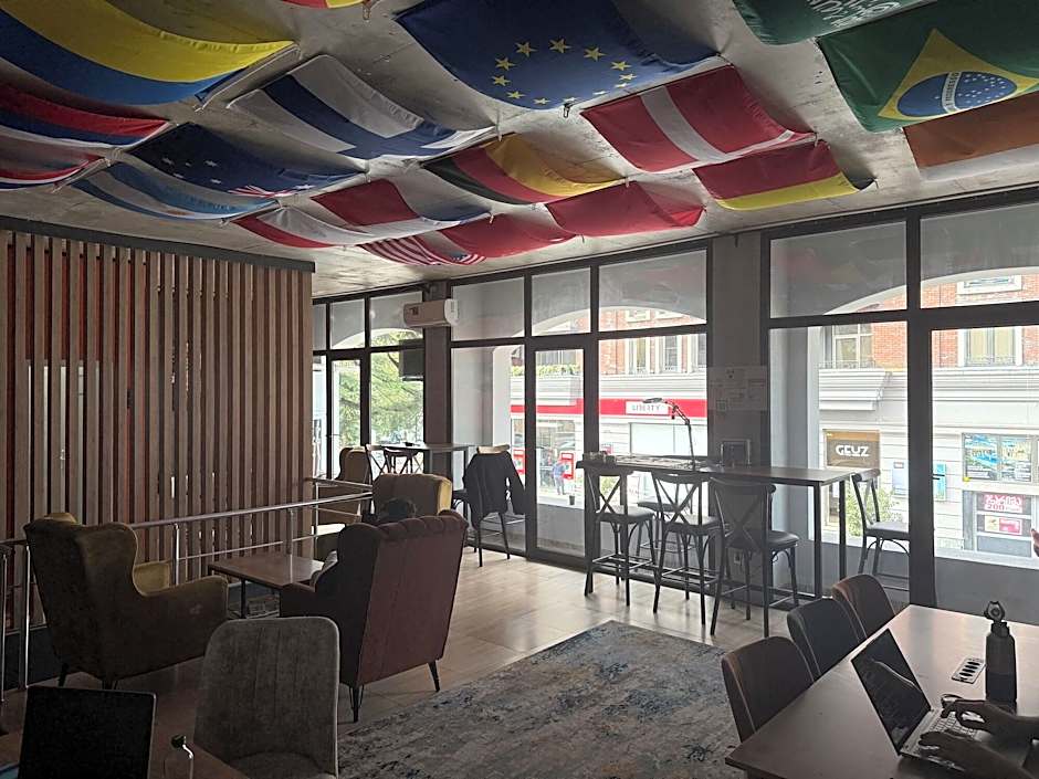 Karvi Hostel & Suites