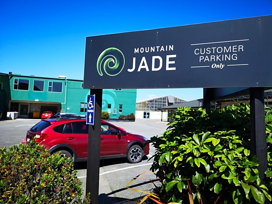 Mountain Jade Backpackers,Private Rooms & Studios