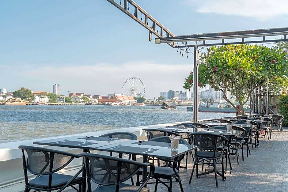 Away Bangkok Riverside Kene