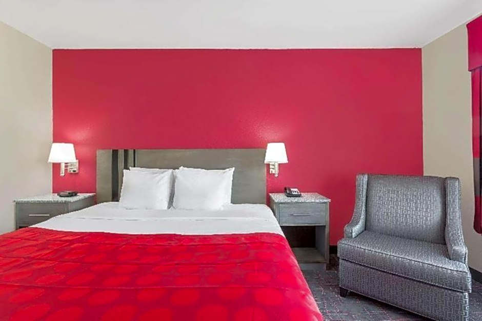 Clarion Pointe - Greensboro Coliseum Area
