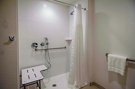 1 King Bed Deluxe With Whirlpool Sep Shower